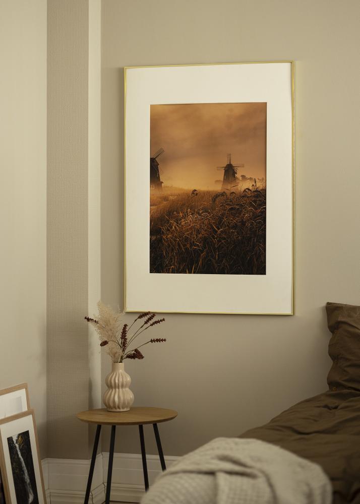 Ram med passepartou Frame Visby Shiny Gold 40x50 cm - Picture Mount White 27.5x37 cm